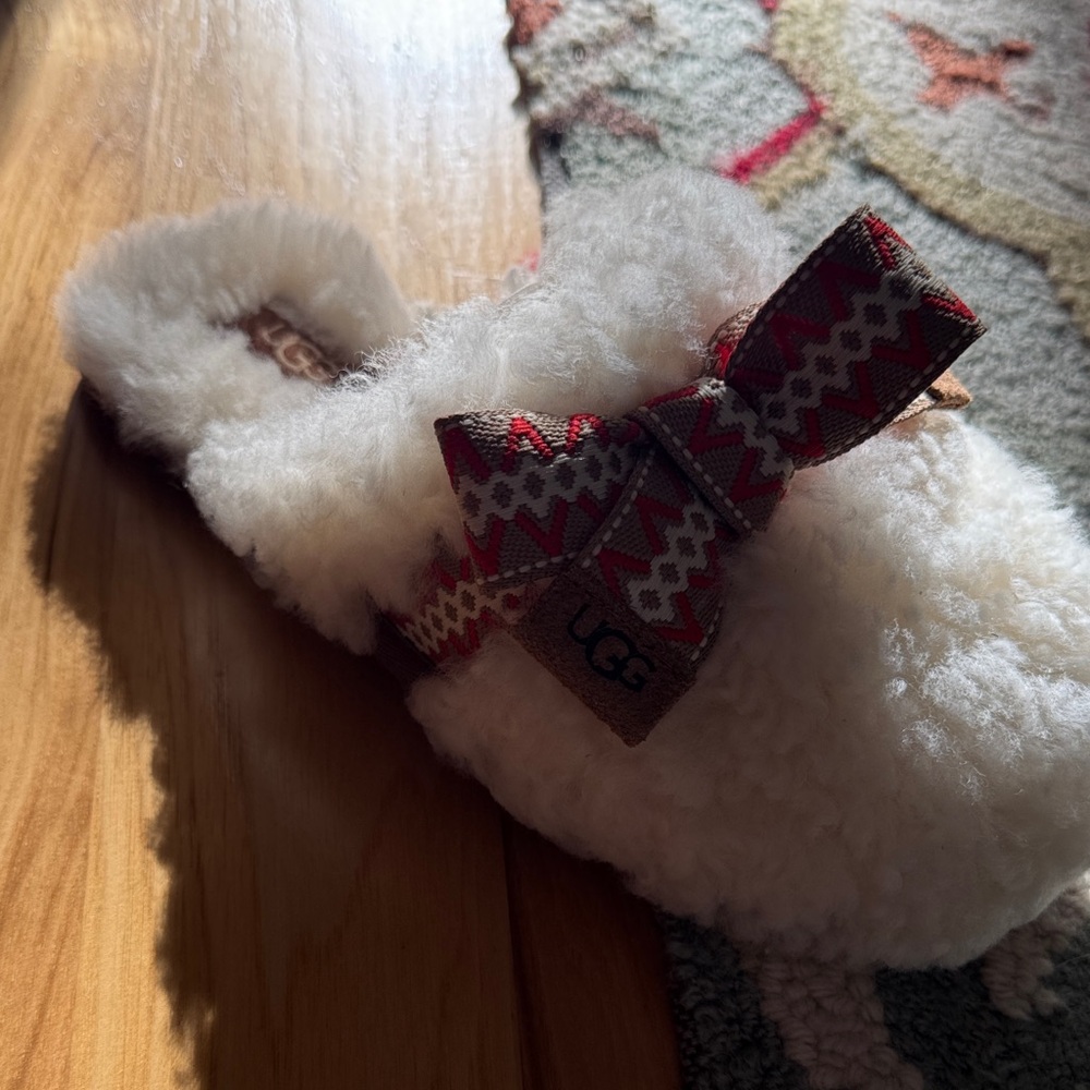 UGG Brand New Cream Slippers with Festive Red Bow - Picture 2 of 3